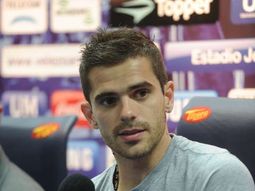 fernando gago: sera muy lindo jugar con riquelme fernando gago: sera muy lindo jugar con riquelme