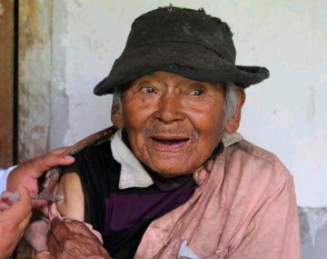 Tiene 121 años y fue vacunado contra el coronavirus