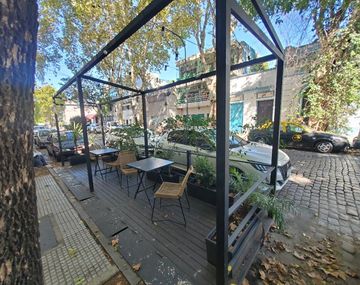 Crisis económica: cerró en Palermo un café de especialidad que estaba dedicado al arte y rematan todo