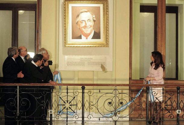 Bajaron los cuadros de Néstor Kirchner y Hugo Chávez de la Casa Rosada