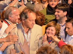 scioli pidio el voto de los indecisos porque la argentina necesita ir a lo seguro scioli pidio el voto de los indecisos porque la argentina necesita ir a lo seguro