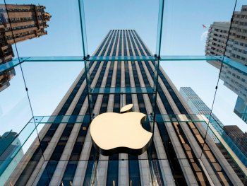 Las acciones de Apple se desplomaron y dejó de ser la empresa más valiosa del mundo: quién le ganó