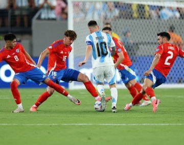 Designaron al árbitro para el duelo Argentina-Chile por las Eliminatorias