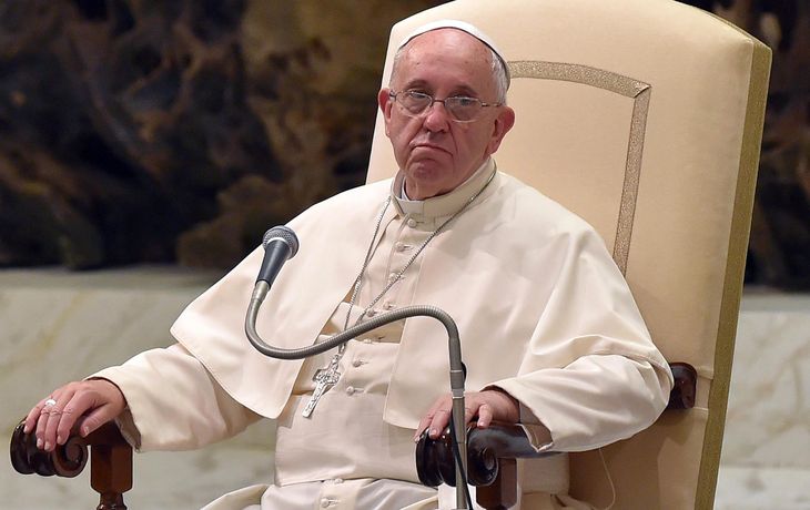 El Papa criticó la obsesión por el beneficio económico que consume la vida