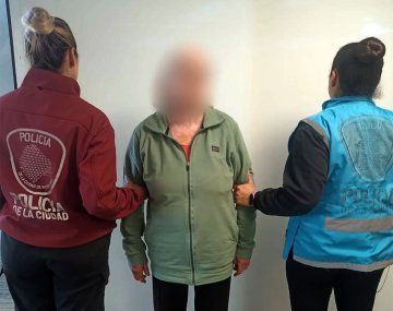 Gloria Aurora tiene 79 años y es famosa por su historial policial de viuda negra.