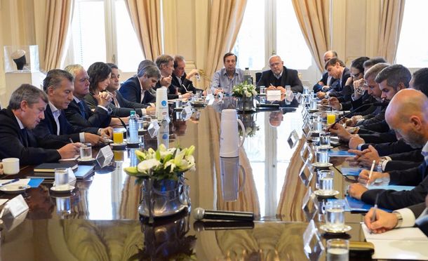 Macri busca superar la crisis por la disparada del dólar con 30 spots