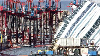 el costa concordia se endereza a 20 meses del hundimiento el costa concordia se endereza a 20 meses del hundimiento