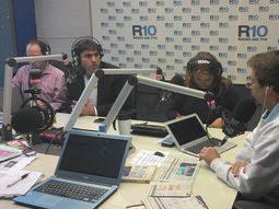 Facebook Radio 10 Facebook Radio 10