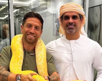 El guiño del Papu Gómez a Lionel Messi en un encuentro con un empresario árabe