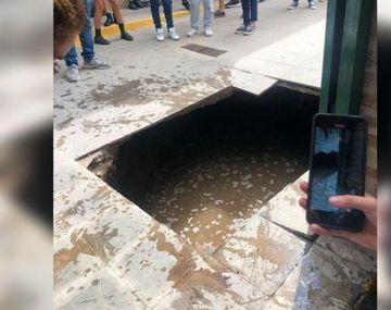 Córdoba: cedió el piso de una escuela y los alumnos cayeron al pozo séptico