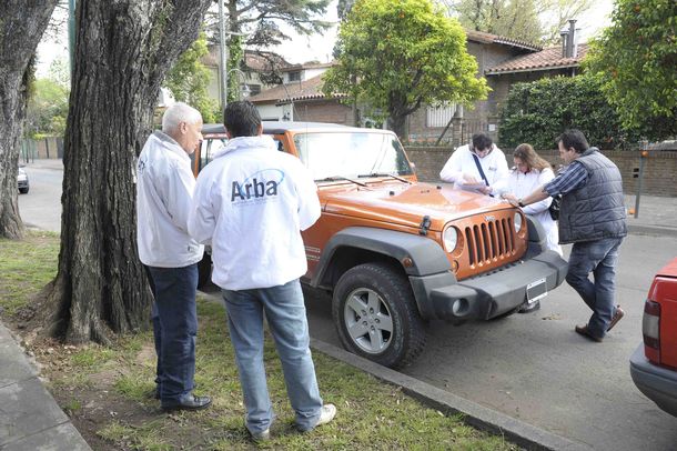Retienen más autos de alta gama que evaden impuestos