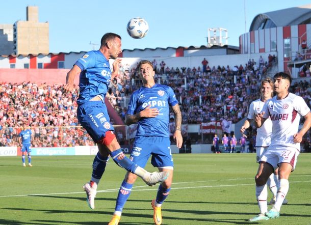 Unión empató sin goles ante Lanús y puede quedar en zona de descenso