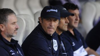 troglio no resistio la derrota en el clasico: gimnasia lo despidio troglio no resistio la derrota en el clasico: gimnasia lo despidio