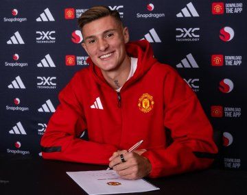 Es oficial: Benjamin Sesko fue confirmado en el Manchester United