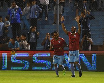 Racing no pudo acercarse a la punta y terminó goleado por Temperley