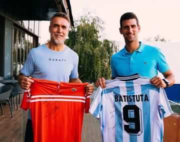 El encuentro entre Batistuta y Djokovic. 
