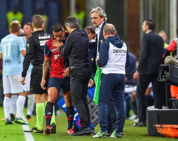 El talentoso volante salió en el primer tiempo