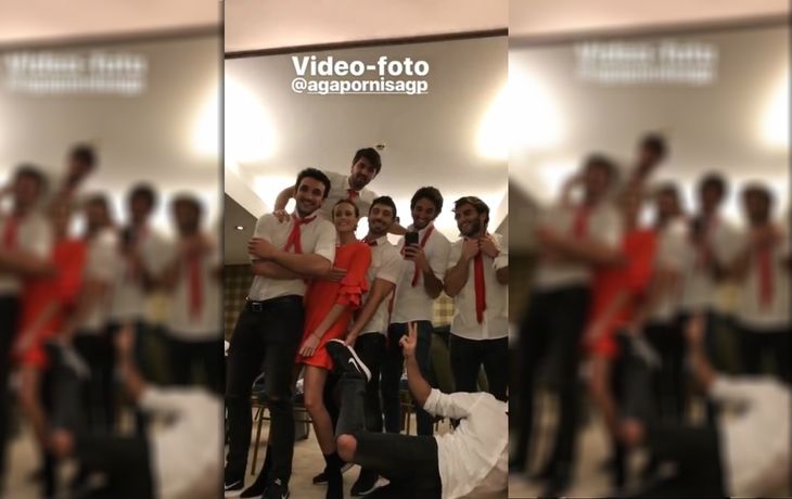 Un desubicado: el manoseo de un músico de Agapornis a Melina Lezcano