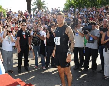 Marcelo Tinelli corre la 14° maratón en la ciudad de Bolívar