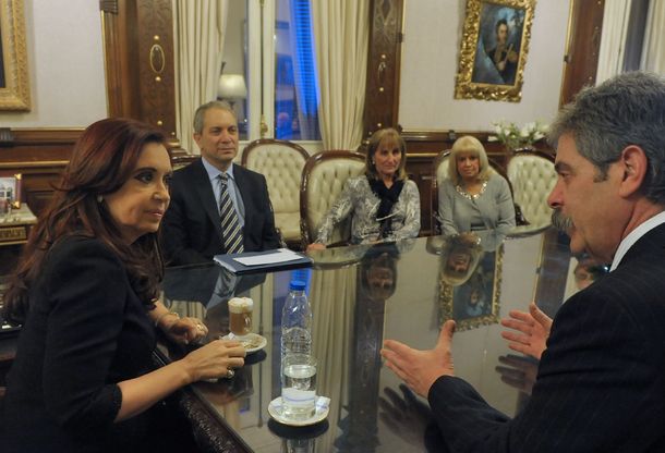 CFK recibió a familiares de los muertos en atentado a la AMIA