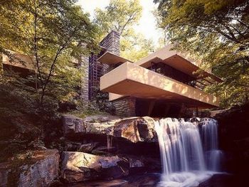 La Casa de la Cascada, una maravilla que combina arquitectura y respeto por la naturaleza