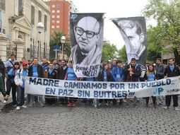 #lujan2014: la campora tambien peregrino con un mensaje contra los buitres #lujan2014: la campora tambien peregrino con un mensaje contra los buitres