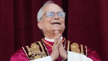la foto viral del papa leon xiv en chota: furor en peru con robert prevost