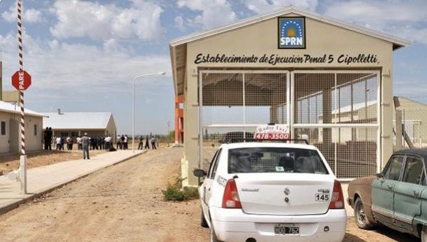 Seis presos se fugaron de una cárcel de Cipolletti y recapturaron a tres