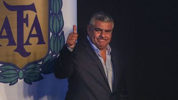 El mandamás de AFA, rumbo a Sevilla El mandamás de AFA, rumbo a Sevilla