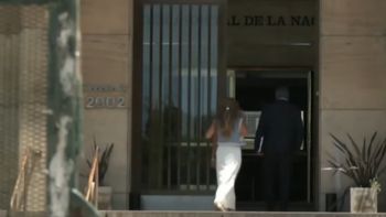 asi ingreso ornella calvete a los tribunales de comodoro py asi ingreso ornella calvete a los tribunales de comodoro py