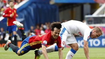 el bicampeon espana debuto con un agonico triunfo ante republica checa el bicampeon espana debuto con un agonico triunfo ante republica checa