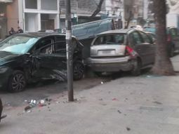 Choque múltiple en Almagro: manejaba alcoholizado, cruzó con el semáforo en rojo y embistió a un auto de aplicación.