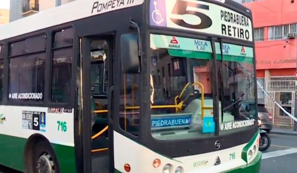 Un colectivo de la línea 5 fue baleado en Caballito: el tirador escapó