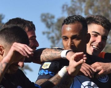 Sebastián Villa y su primer gol en su regreso al fútbol en Independiente Rivadavia.