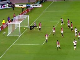 el increible blooper del arquero de san pablo ante river por la libertadores el increible blooper del arquero de san pablo ante river por la libertadores