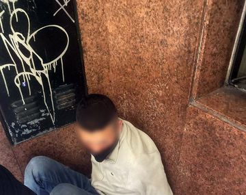 El joven tenía una tobillera electrónica y fue detenido tras robar 10.000 dólares
