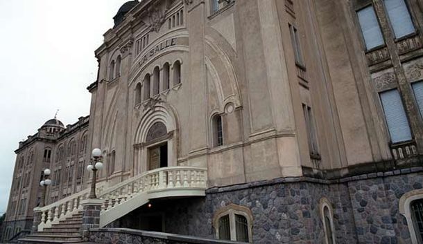 Padres del La Salle niegan haber acusado a La Cámpora por despidos