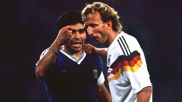 Maradona y Brehme en la final de la Copa del Mundo de Italia 90. Maradona y Brehme en la final de la Copa del Mundo de Italia 90.