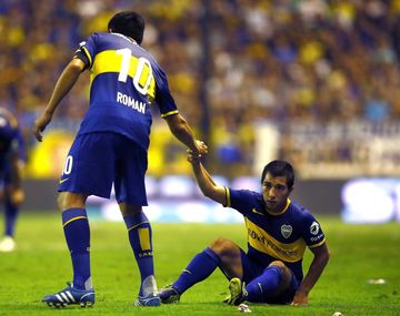 Juan Román Riquelme con Luciano Acosta