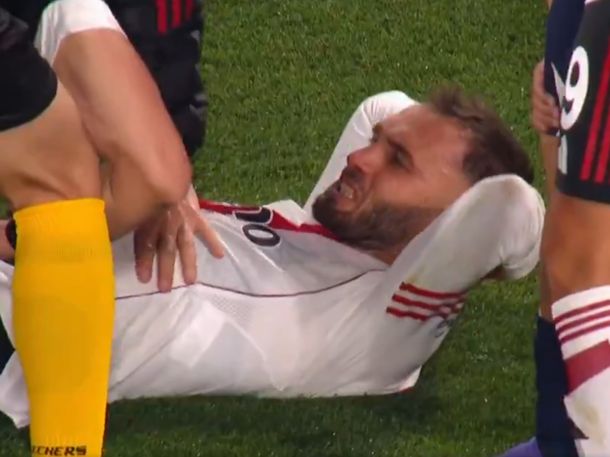 Alarma en River: Germán Pezzella se lesionó y abandonó el campo entre lágrimas