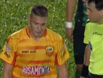 Stephan Ruggeri debutó en Primera y lo echaron en el primer tiempo