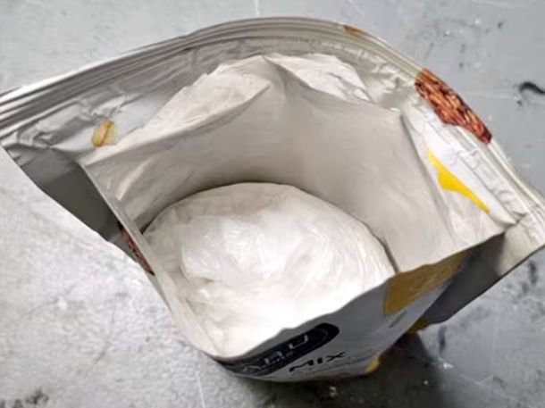 Detuvieron en Ezeiza a una ciudadana peruana con casi 10 kilos de cocaína ocultos en paquetes de avena