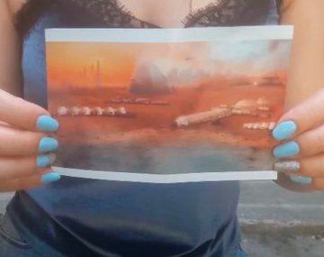 Una mujer aseguró haber ido a Marte en el año 3812: mostró una foto como prueba
