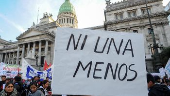 bajo el lema vivas nos queremos, las mujeres marchan en todo el pais bajo el lema vivas nos queremos, las mujeres marchan en todo el pais