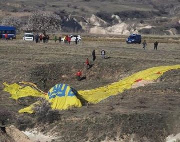 Un muerto y 20 heridos al caerse globo aerostático en una popular zona turística