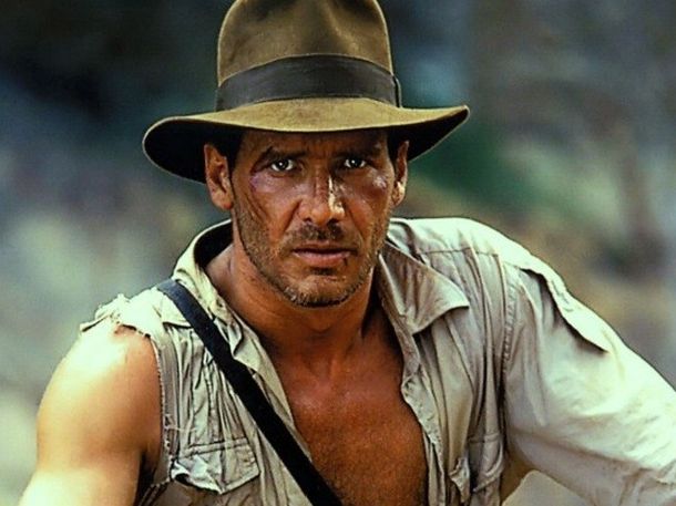 Llega un paquete para Indiana Jones a una universidad