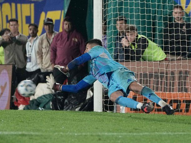 A lo Leandro Brey: arqueros que atajaron tres o más penales en una tanda de Copa nacional