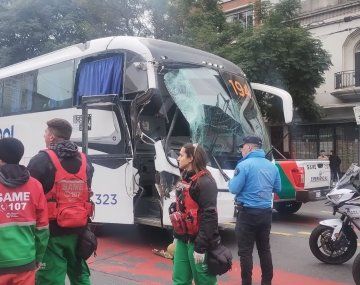 Impactante choque entre dos colectivos en Belgrano: al menos 20 heridos