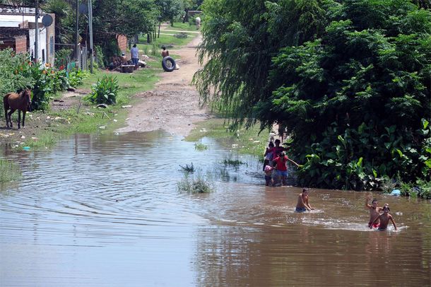 El río Luján baja pero todavía se mantiene el alerta por nuevas lluvias