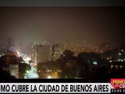 Humo en Buenos Aires por en incendio en la Reserva Ecológica de Punta Lara Humo en Buenos Aires por en incendio en la Reserva Ecológica de Punta Lara